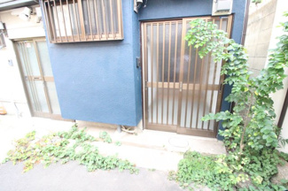 【エントランス】 | 玄関前