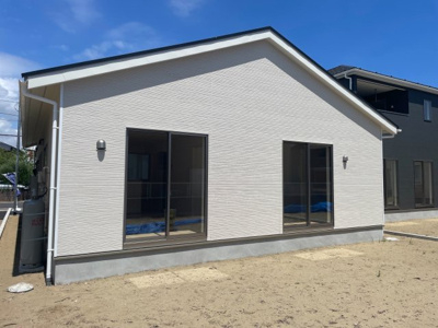 【外観】 | 神栖市知手中央第9-2号棟(平屋・防犯カメラ) | ４ＳＬＤＫ　最短即日見学も可能です。お気軽にお問合せ下さい！   