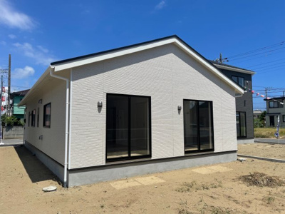 【外観】 | 神栖市知手中央第9-4号棟(平屋・防犯カメラ) | ４ＳＬＤＫ　最短即日見学も可能です。お気軽にお問合せ下さい！   