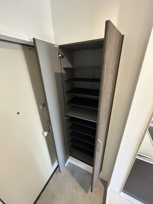 【玄関】 | ベイルーム本厚木旭町 | シューズボックスは高さ可動式の大容量サイズとなっており女性にもおススメです♪