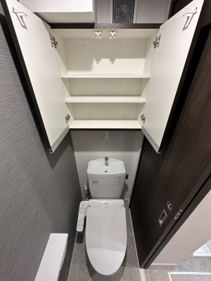 【トイレ】 | ベイルーム本厚木旭町 | 温水洗浄便座付き＆便利な収納付きです♪