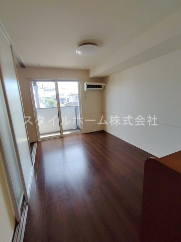 メゾン　ラ・ヴェリテBの居間・リビング