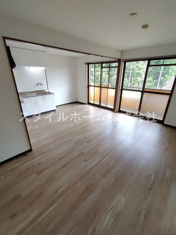 グリーンロード草間の居間・リビング