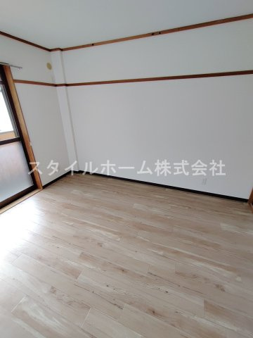 グリーンロード草間の居間・リビング