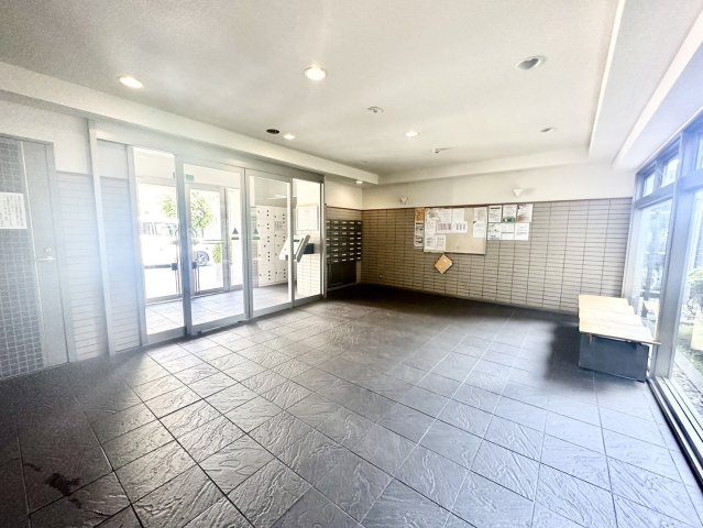 ライオンズマンション八幡南のエントランス