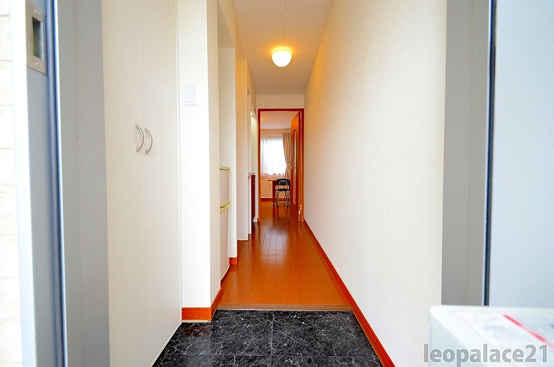 レオパレスHYTⅥの玄関