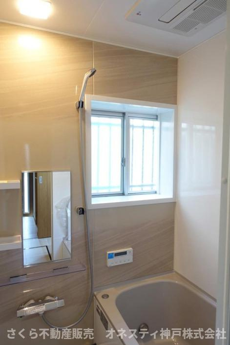 明石市朝霧台 中古戸建の浴室|ユニットバス新設。浴室乾燥機付き！