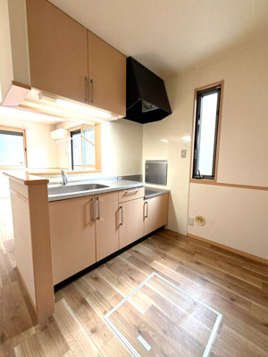 採光･換気に便利な小窓あるカウンターキッチン