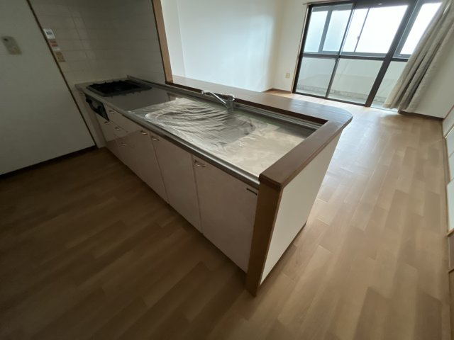 ロイヤルメゾン草上のキッチン