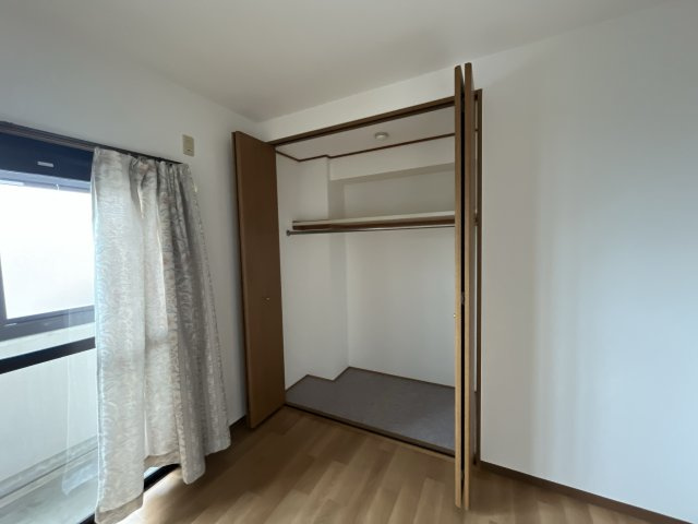 ロイヤルメゾン草上の収納