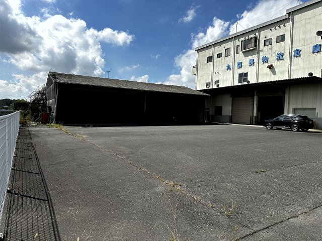 真岡市中倉庫の駐車場