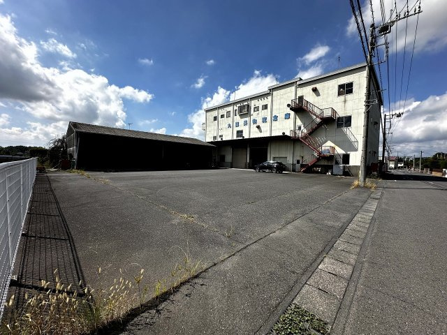 真岡市中倉庫の駐車場