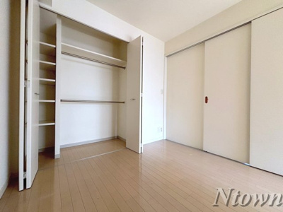 【内装】 | プレサンス錦エボリューション | こちらのリビングで趣味の時間をお楽しみください