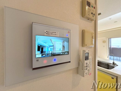 【居間・リビング】 | プレサンス錦エボリューション | こちらの居間で趣味の時間をお楽しみください