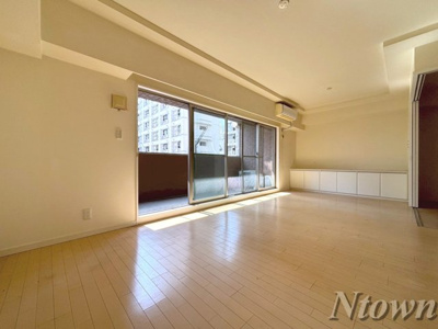 【居間・リビング】 | プレサンス錦エボリューション | おしゃれな居間です