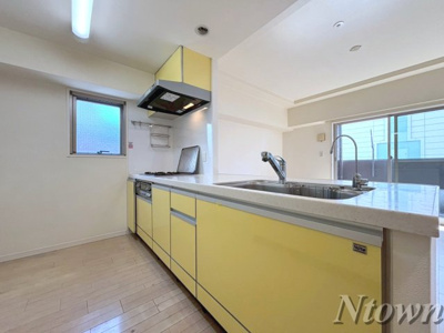 【居間・リビング】 | プレサンス錦エボリューション | こちらのリビングで趣味の時間をお楽しみください