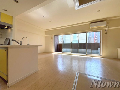 【居間・リビング】 | プレサンス錦エボリューション | こちらの居間で趣味の時間をお楽しみください