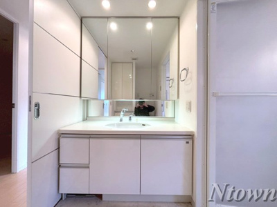 【洗面所】 | プレサンス錦エボリューション | 明るい洗面所です