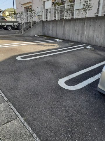 アメニティレジデンスの駐車場