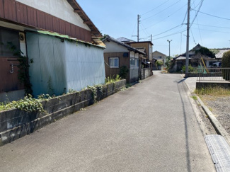 【前面道路含む現地写真】 | 八幡3丁目　売土地 | 北側道路　建築基準法外の道路