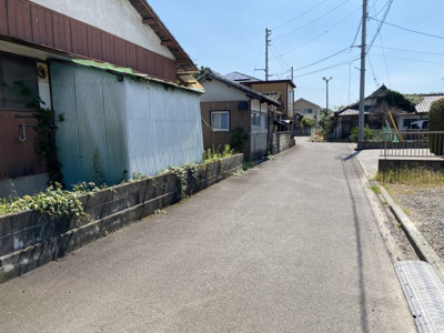 【前面道路含む現地写真】 | 八幡3丁目　売土地 | 北側道路　建築基準法外の道路