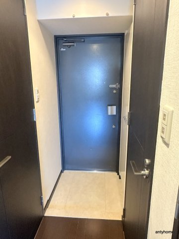 エスライズ難波　仲介手数料無料の玄関