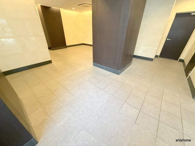 エスライズ難波　仲介手数料無料のロビー
