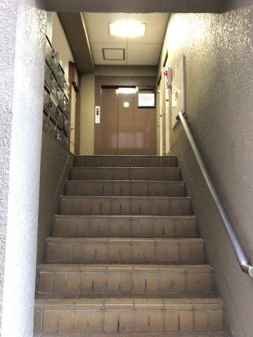 第１村嶋ビルのエントランス