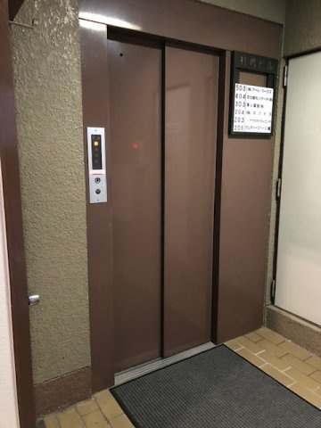 第１村嶋ビルのエントランス