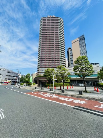 ローレルコート新宿タワーの外観