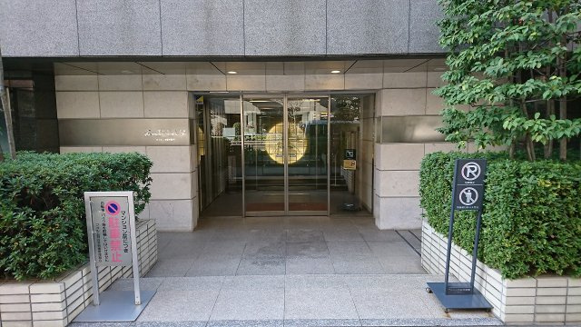 フォルム四谷外苑東のエントランス