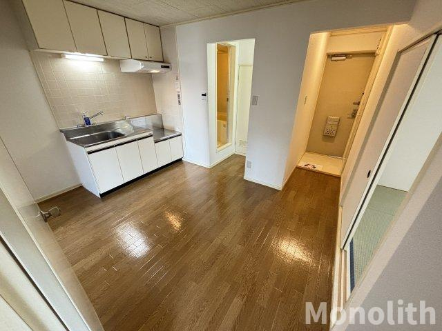 モアクレスト綾園の居間・リビング