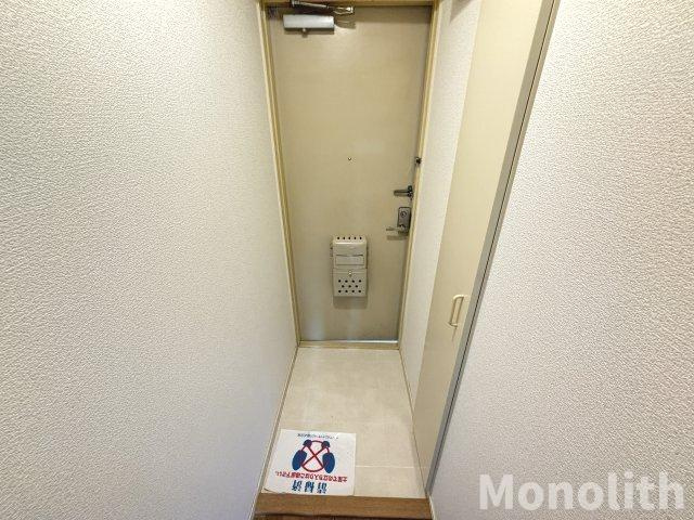 モアクレスト綾園の玄関