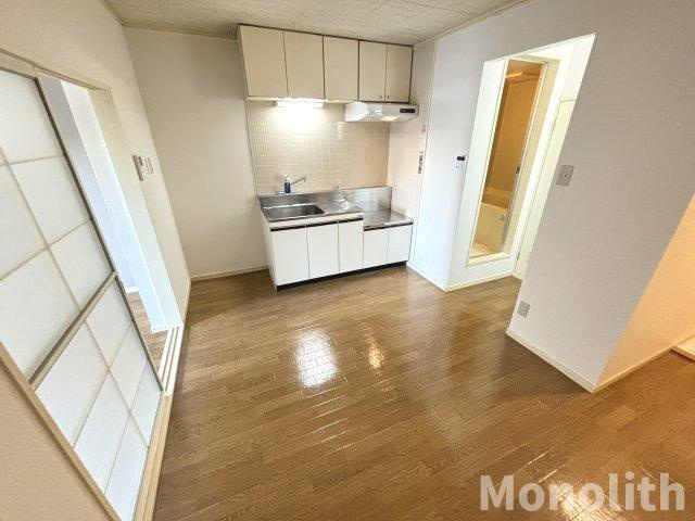 モアクレスト綾園の居間・リビング