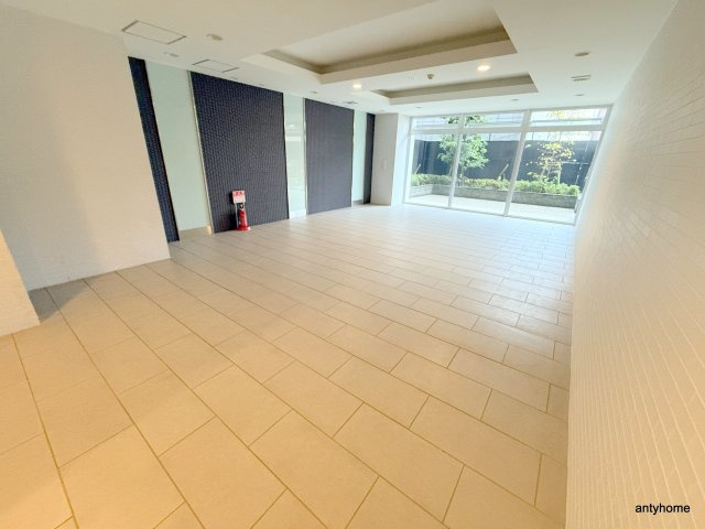 スワンズシティ難波ノーブル　仲介手数料無料のロビー