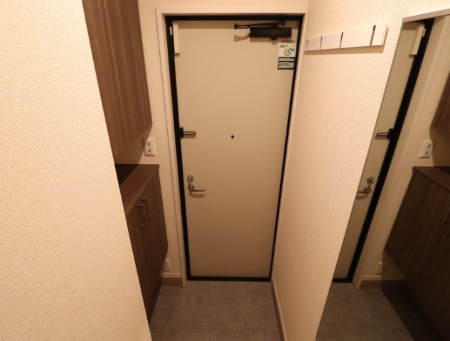 熊本市中央区出水１丁目のアパートの玄関