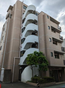 【外観】 | パーセル荻窪第2 | 鉄筋コンクリート造のがっちりとした建物。