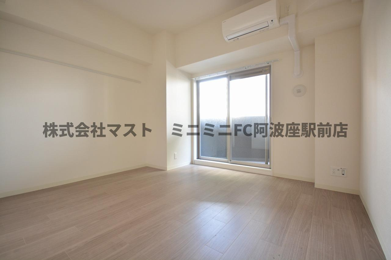 ララプレイス大阪福島プレッソの居間・リビング