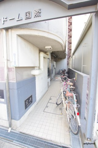 グランドーム国際　仲介手数料無料のエントランス
