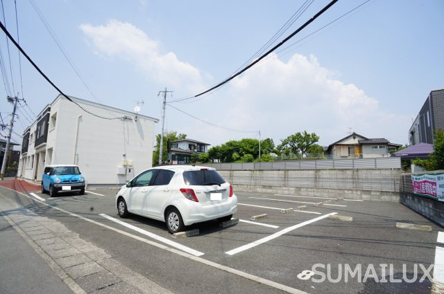 コンフォール四方池の駐車場