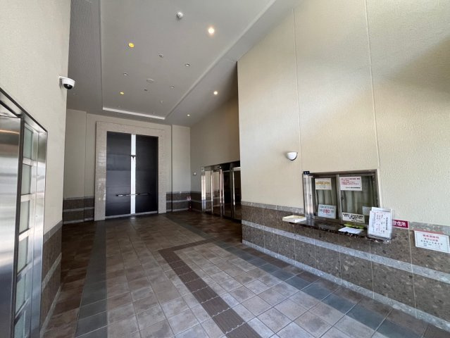 ◆リフォーム済み◆JR「大津京」駅徒歩３分◆１５階建て最上階の南向き３LDK◆パデシオン西大津のエントランス|エントランス