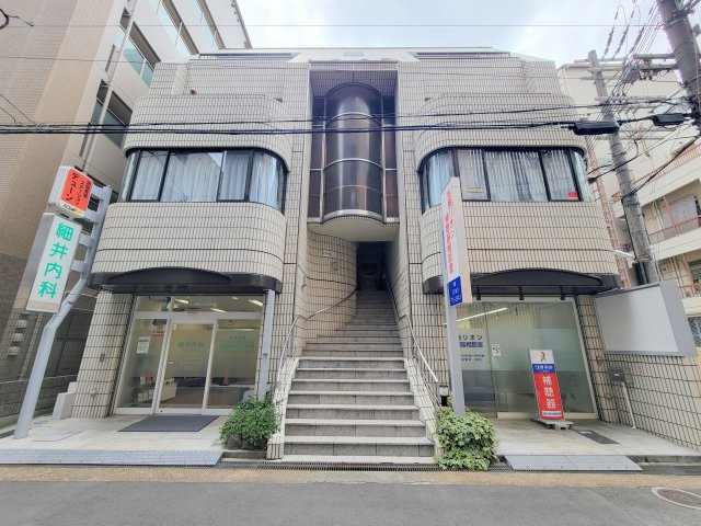 IMNビルの外観