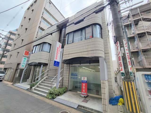IMNビルの外観