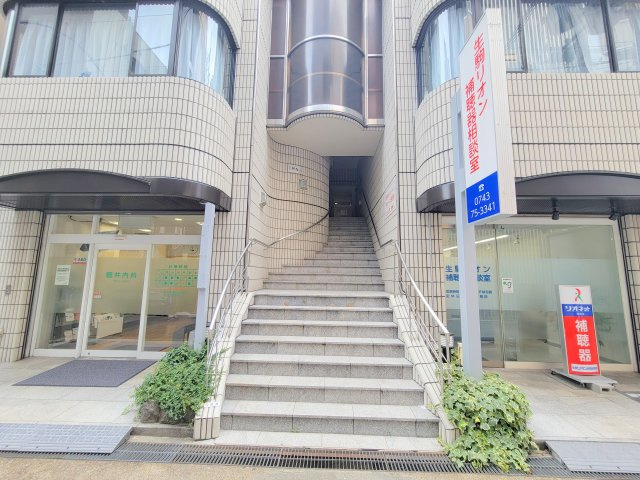 IMNビルのエントランス