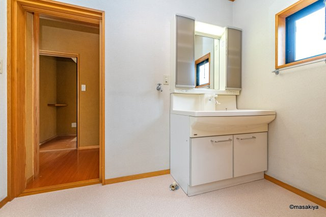 東和田戸建の洗面所