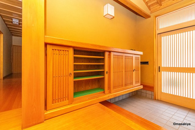 東和田戸建の玄関