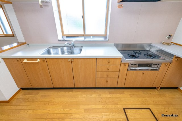 東和田戸建のキッチン
