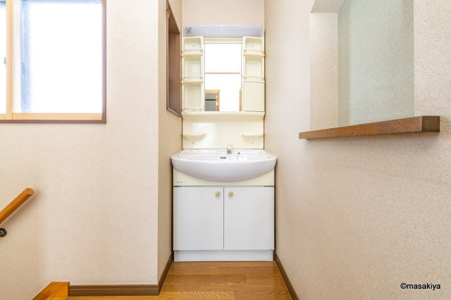 東和田戸建の洗面所