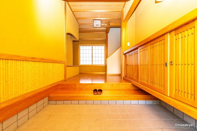 東和田戸建の玄関