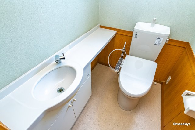 東和田戸建のトイレ